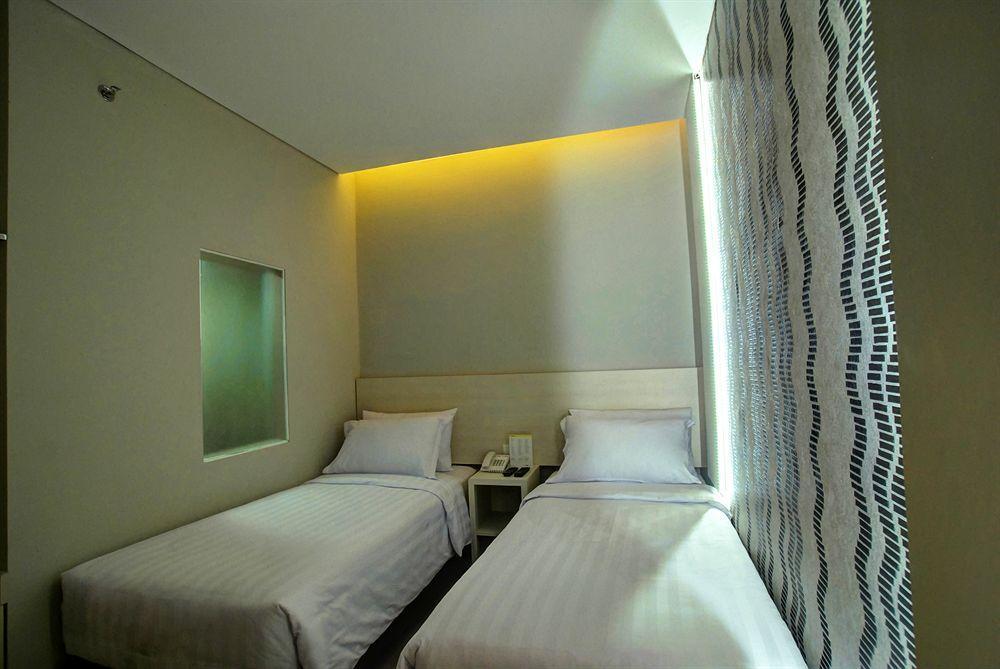 Vio Hotel Veteran Bandung Luaran gambar